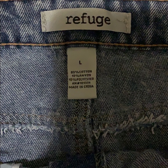 Denim skirt with buttons - Picture 2 of 3